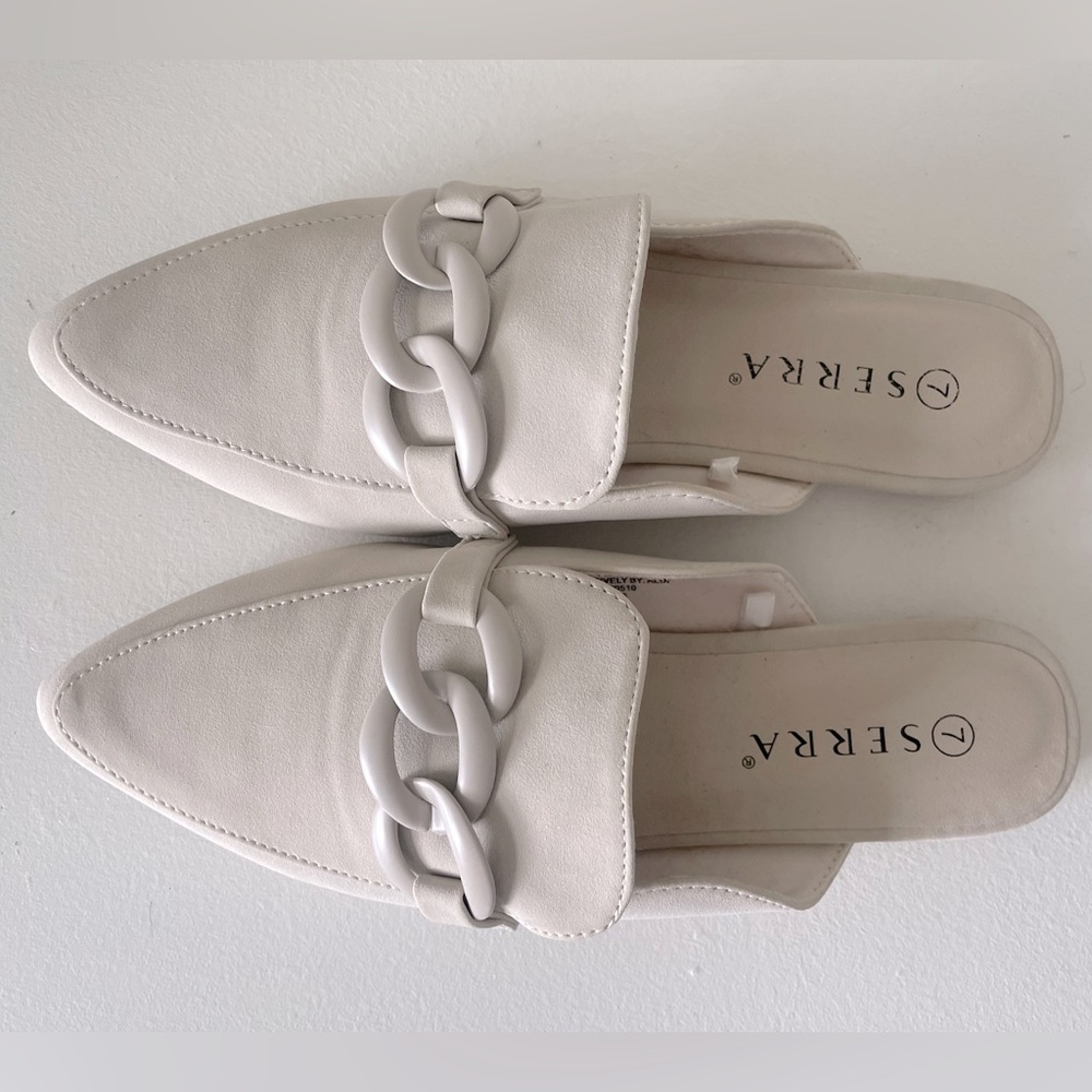 Nude/beige women’s flats size 7  (New)